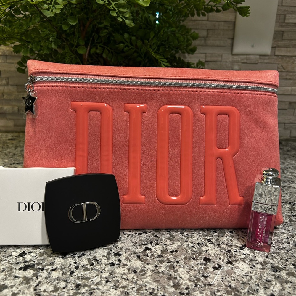 Dior pink Clutch make up pouch. Cosmetics.